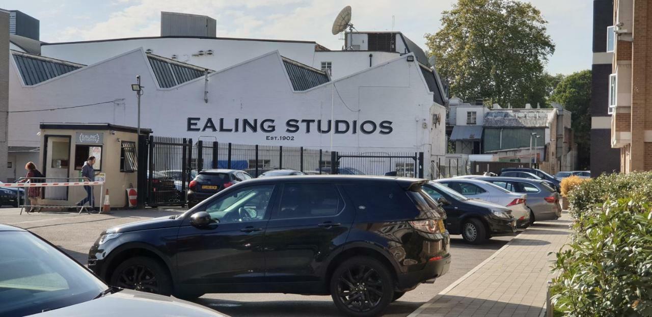 Heart Of Ealing Apartment With Garden ロンドン エクステリア 写真