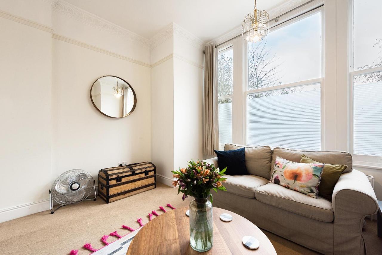 Heart Of Ealing Apartment With Garden ロンドン エクステリア 写真